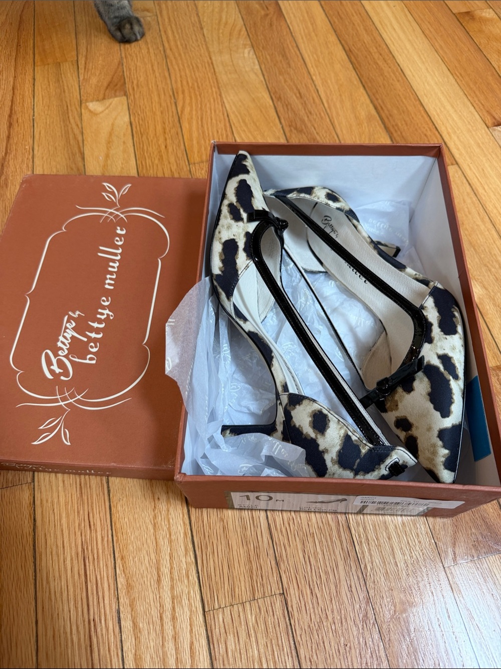 bettye muller Black and Cream Leopard Print Pointed Toe Heels